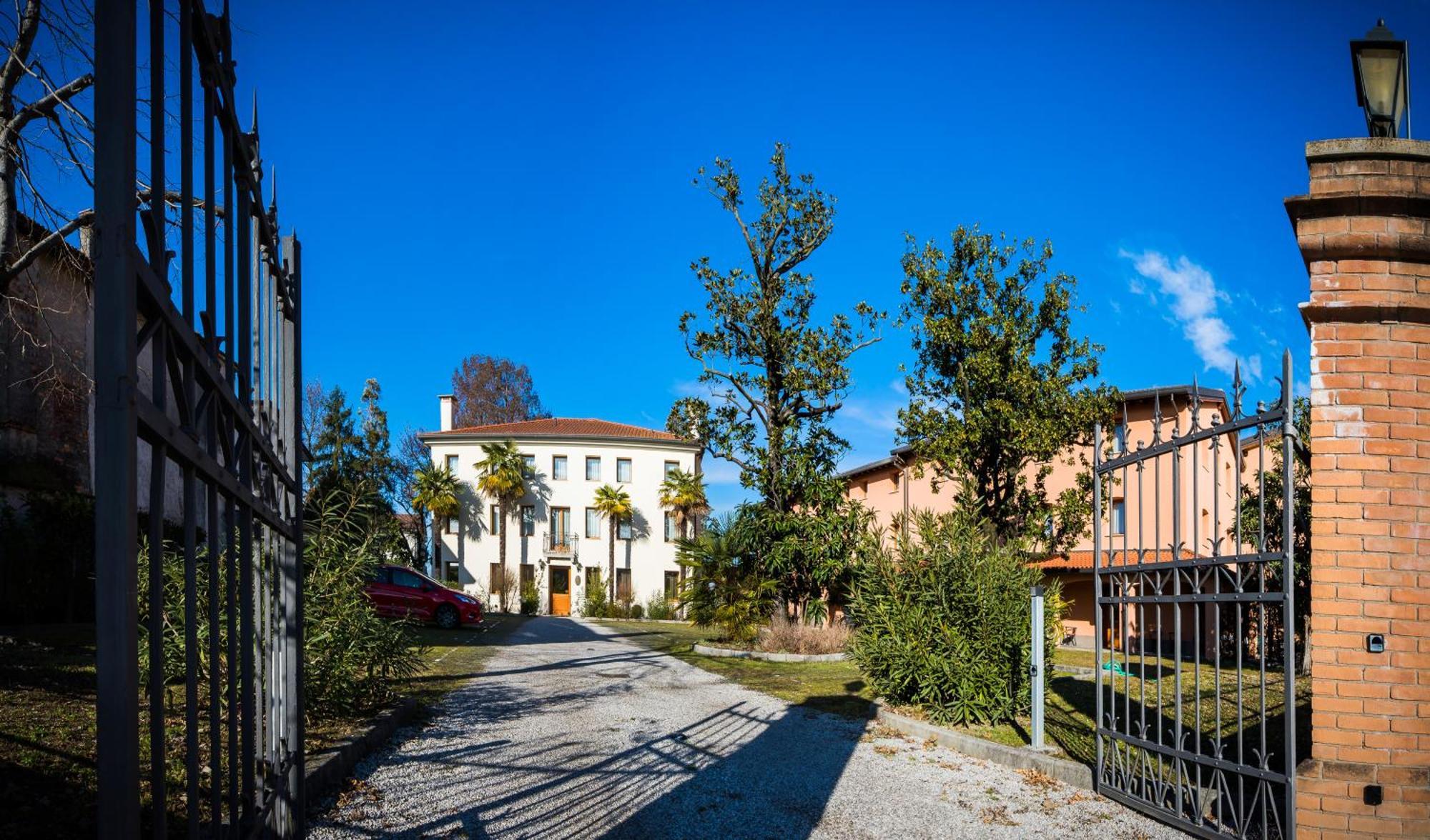Hotel Dall'Ongaro Ghirano Bagian luar foto