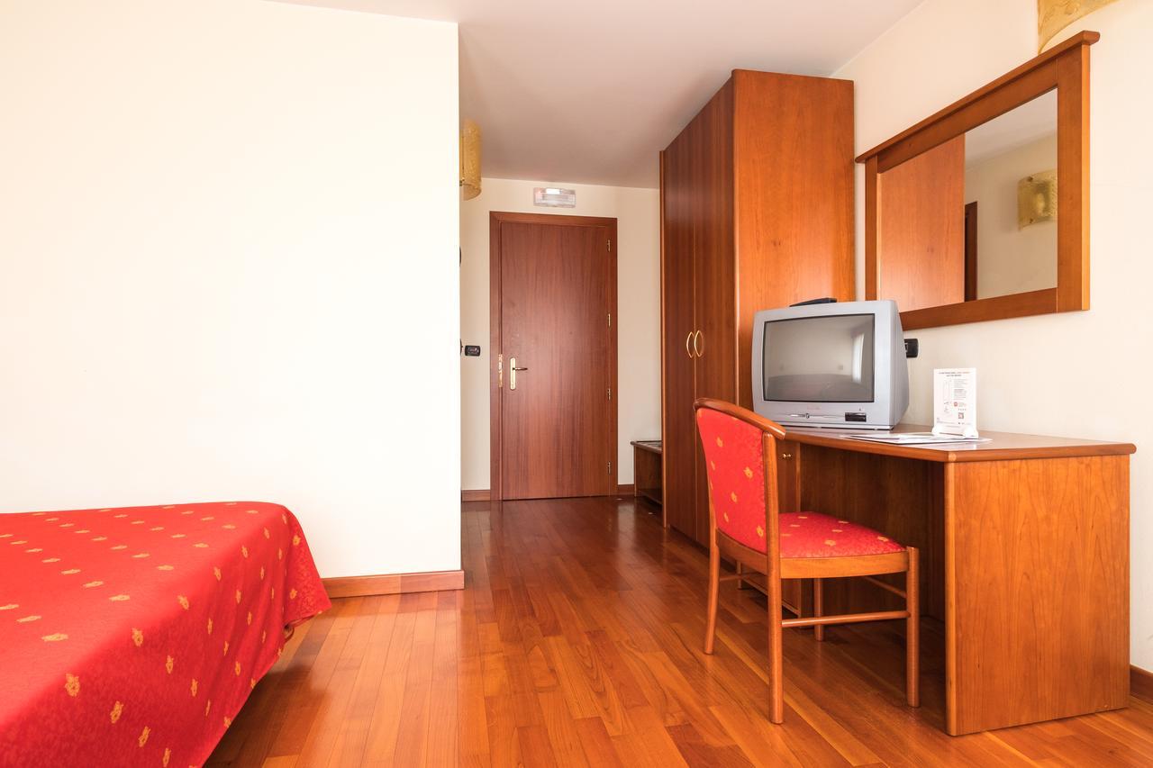 Hotel Dall'Ongaro Ghirano Bagian luar foto