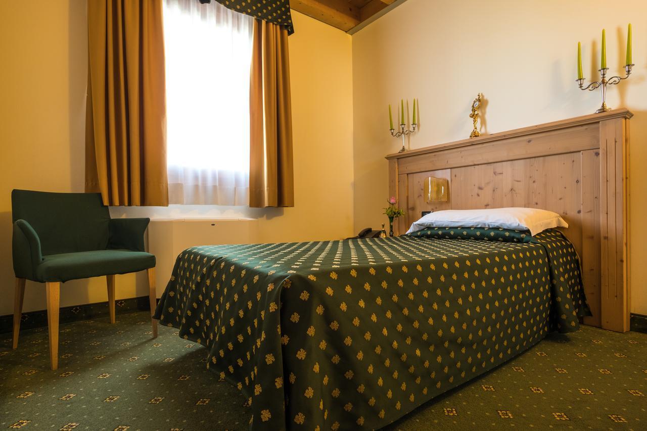 Hotel Dall'Ongaro Ghirano Bagian luar foto
