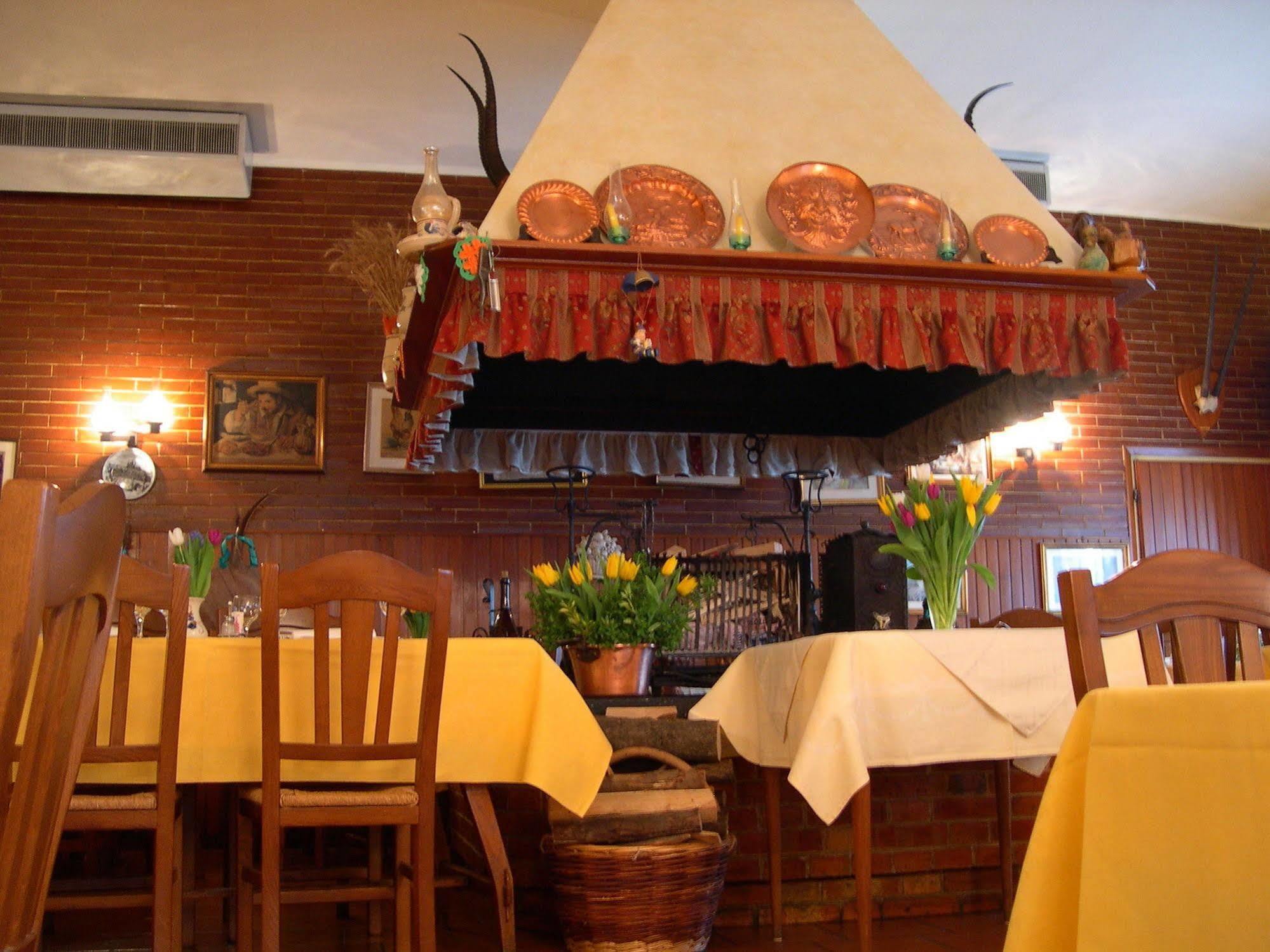 Hotel Dall'Ongaro Ghirano Bagian luar foto